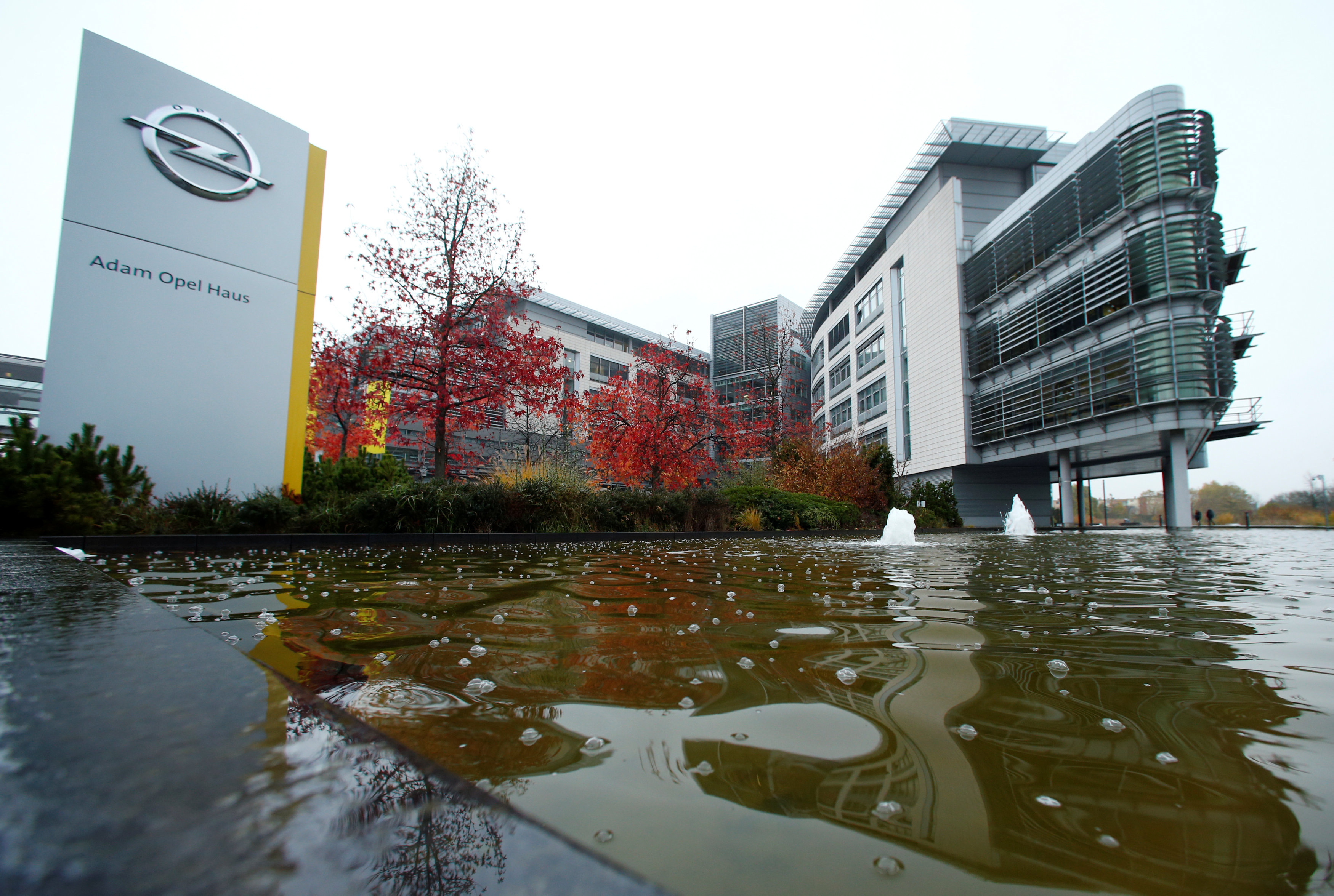 Η PSA φέρεται να ζητά επιστροφή χρημάτων από την GM για την Opel λόγω CO2