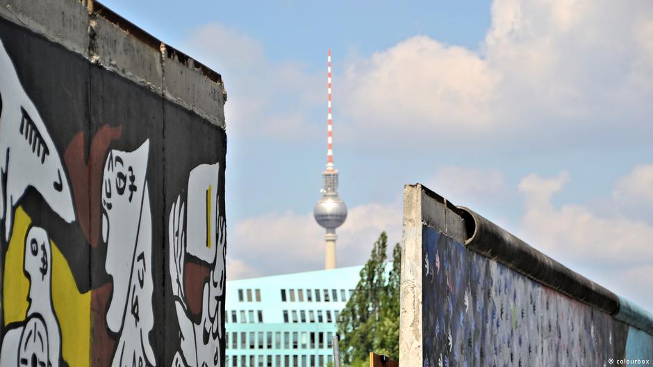 Σαν σήμερα έπεσε το Τείχος του Βερολίνου