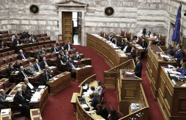 Μάχη κυβέρνησης-αντιπολίτευσης για το κοινωνικό μέρισμα