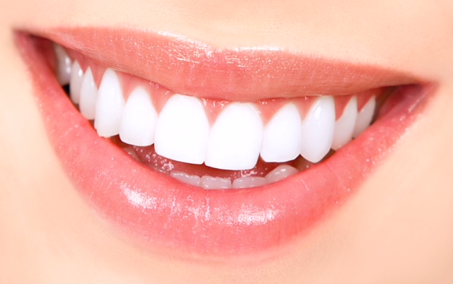 Τα δόντια δείχνουν την έλλειψη βιταμίνης D