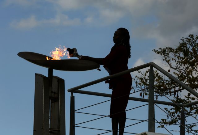 Άναψε η φλόγα για τον 35ο κλασικό Μαραθώνιο