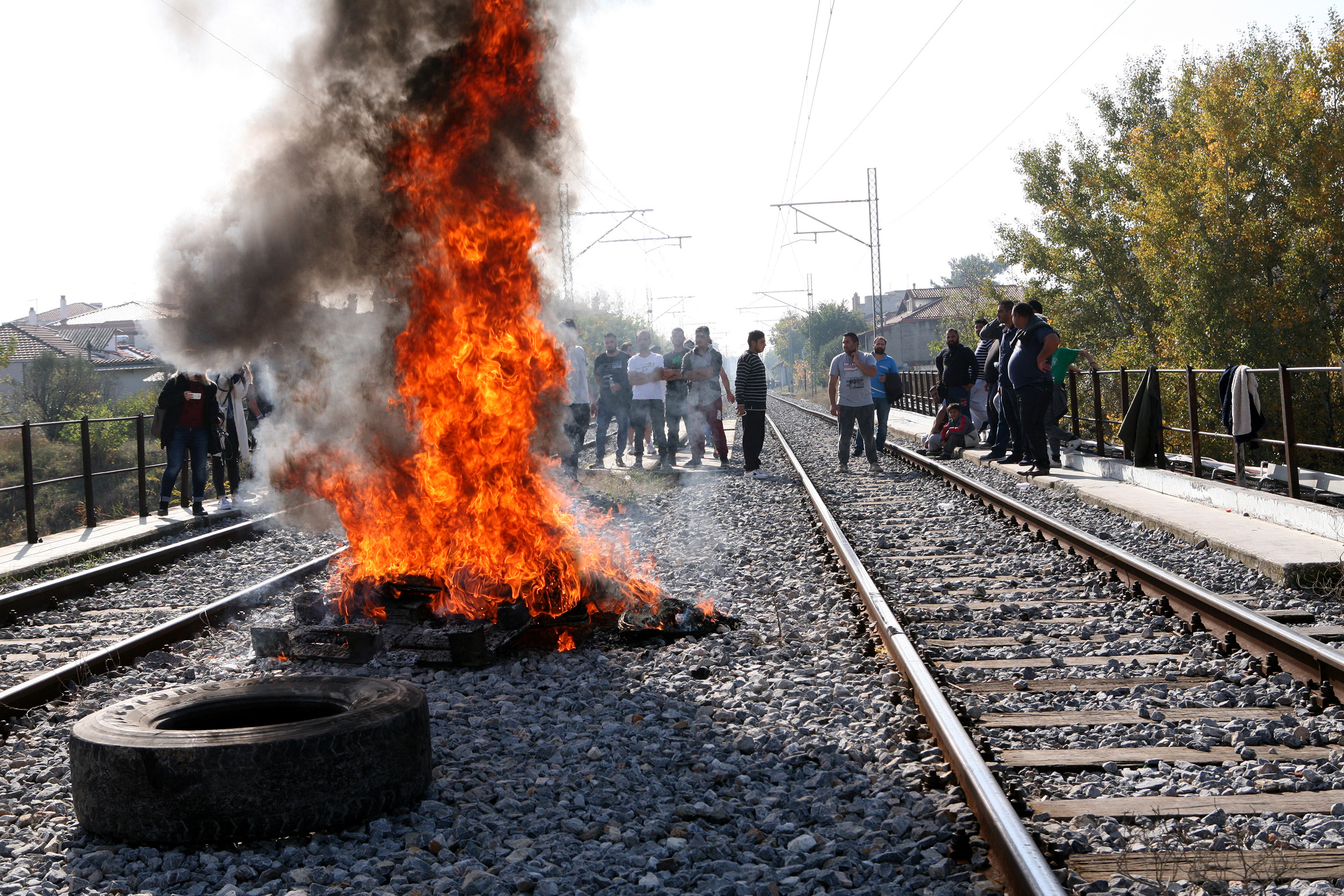 Λάρισα: Επεισόδια στις γραμμές τρένου που σκοτώθηκε 12χρονος