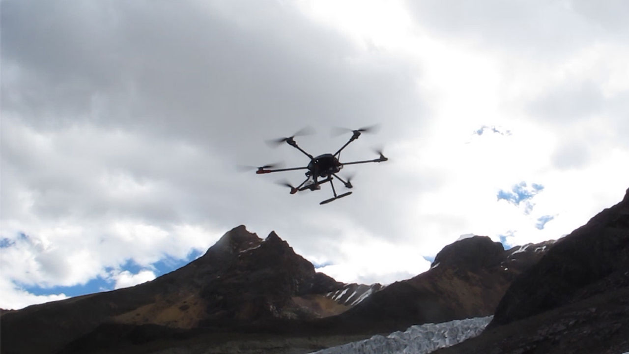 Drone πέταξε σχεδόν στα 5.000 μέτρα [Βίντεο]