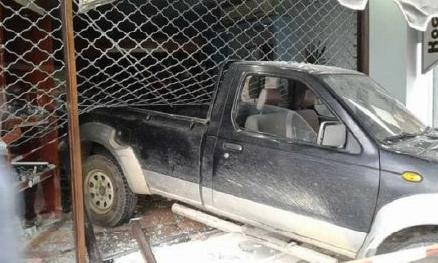 Γαστούνη: Ληστές εισέβαλαν με φορτηγάκι σε χρυσοχοείο [Εικόνες]