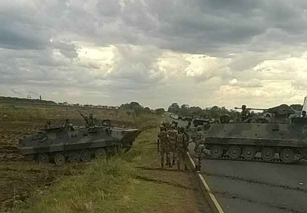 Ζιμπάμπουε: Κινήσεις του στρατού, φήμες για πραξικόπημα