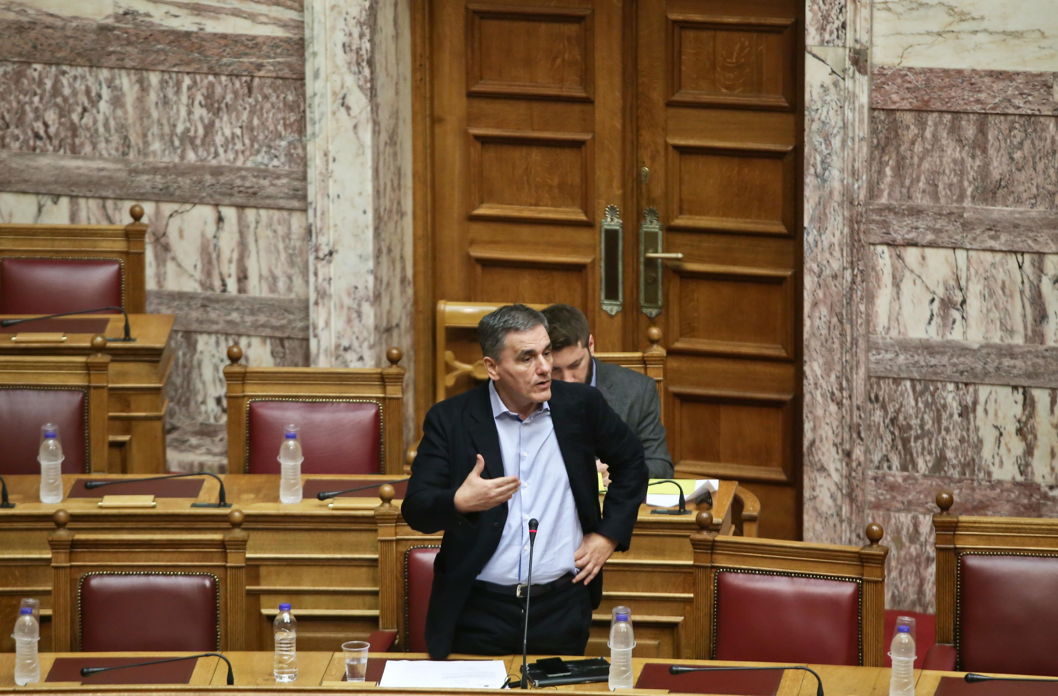 Τσακαλώτος: Όριο 9.000 ευρώ στις καταθέσεις για το μέρισμα