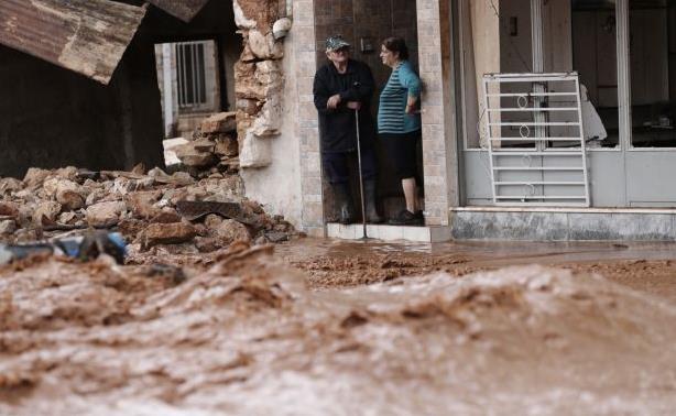 Η χώρα βυθισμένη στο πένθος από τόνους ευθυνών