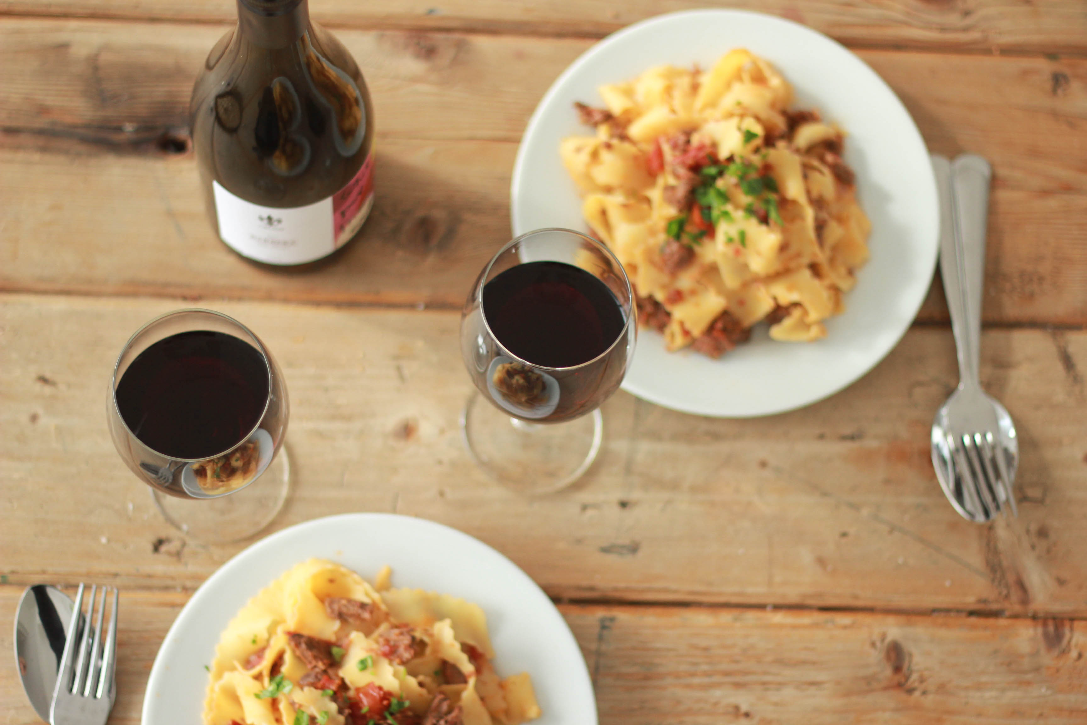 Καρδιαγγειακή υγεία: Τι ρόλο παίζουν αλκοόλ και αριθμός γευμάτων