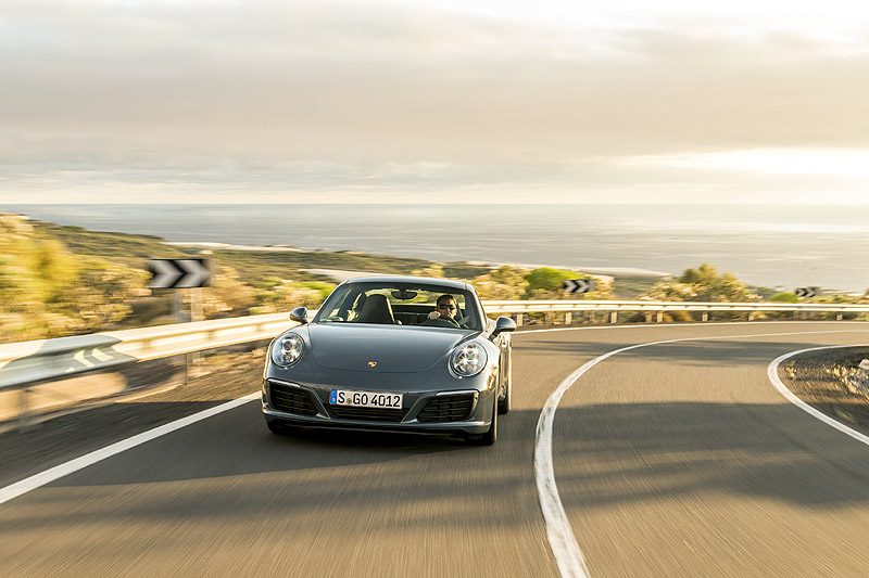 Plug-in υβριδικές προεκτάσεις για την νέα γενιά της Porsche 911