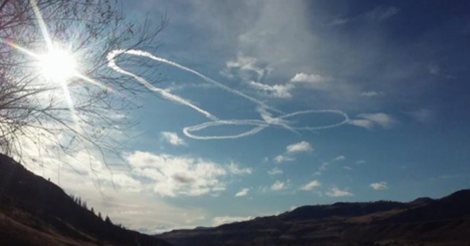 Πιλότος «ζωγράφισε» πέος στον αμερικάνικο ουρανό