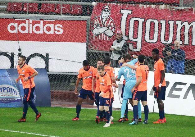 Έπιασε κορυφή ο Ολυμπιακός, νίκη η Λάρισα, «Χ» στη Λαμία