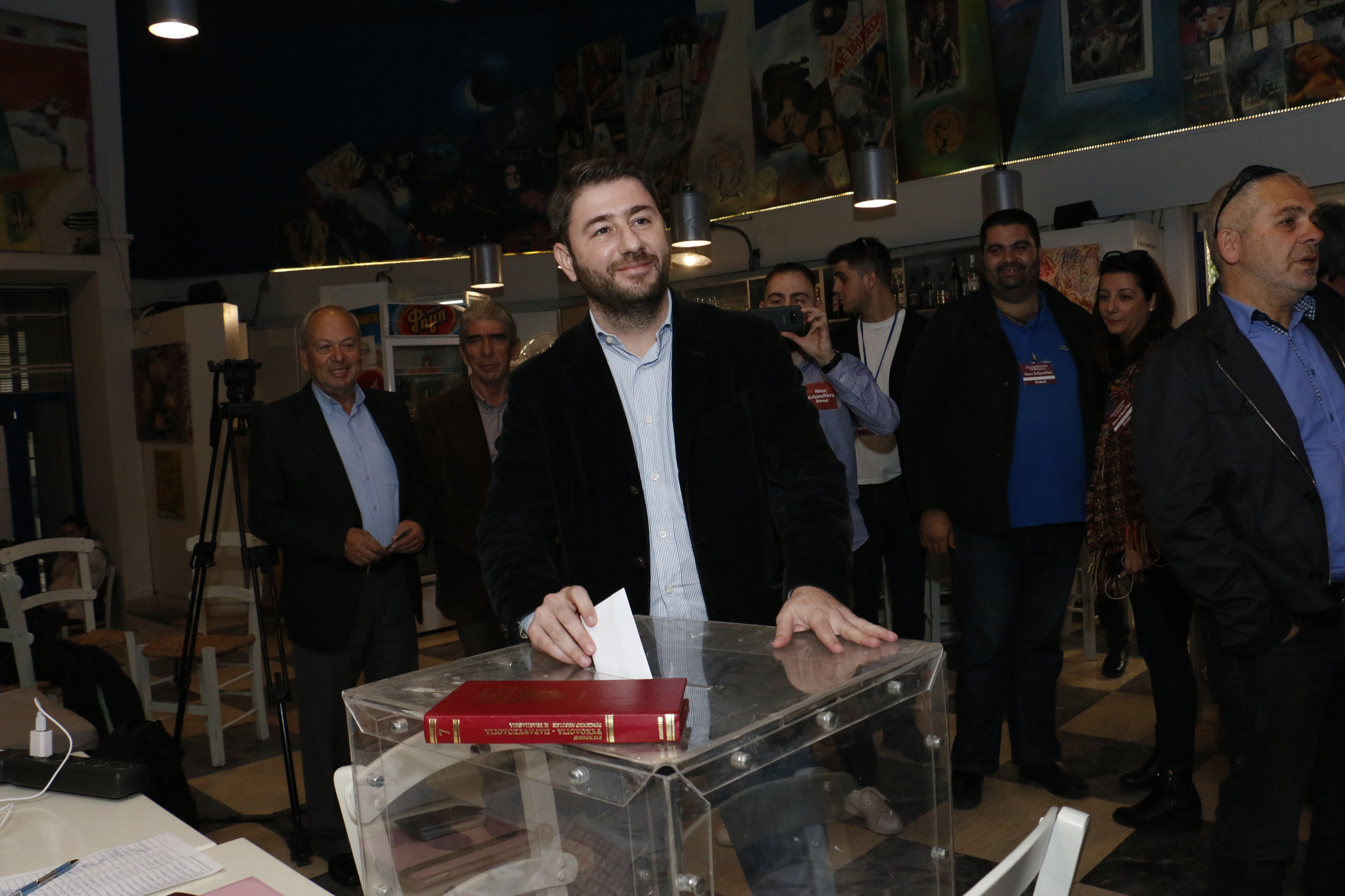 Ανδρουλάκης: Να μην σβήσει η φλόγα της ελπίδας