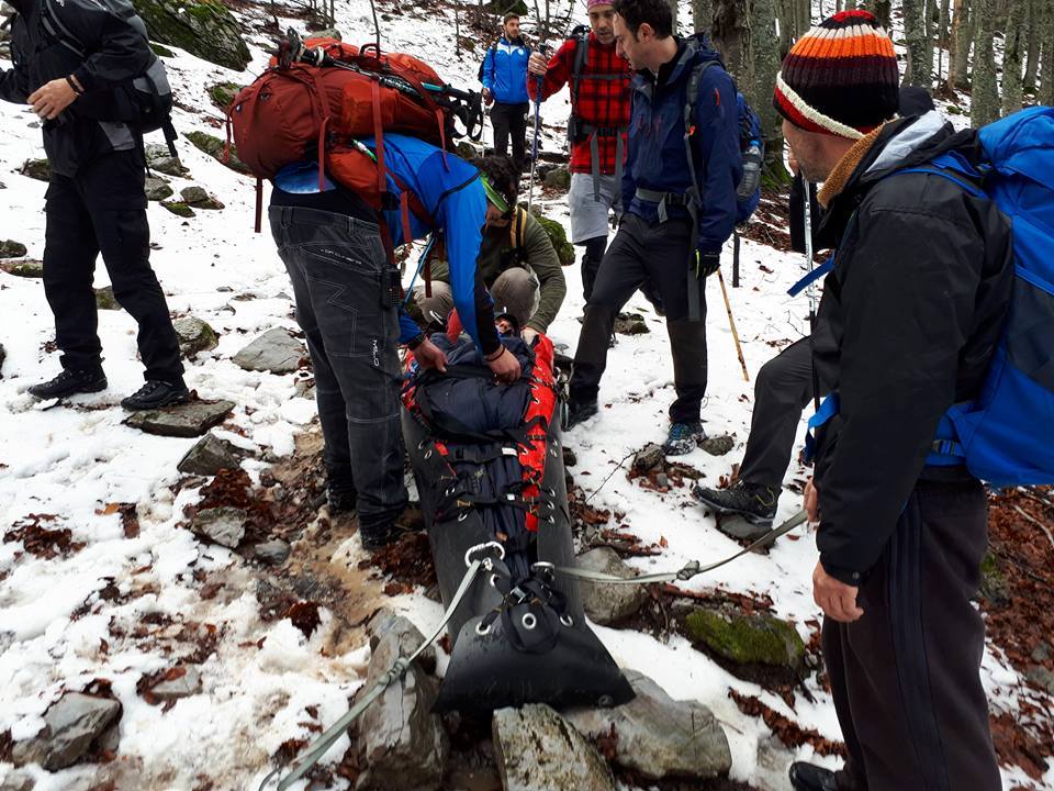 Μεταφορά ορειβάτη σε νοσοκομείο από τον Όλυμπο