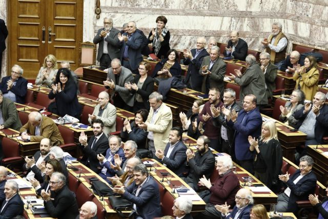 Υπερψηφίστηκε το κοινωνικό μέρισμα