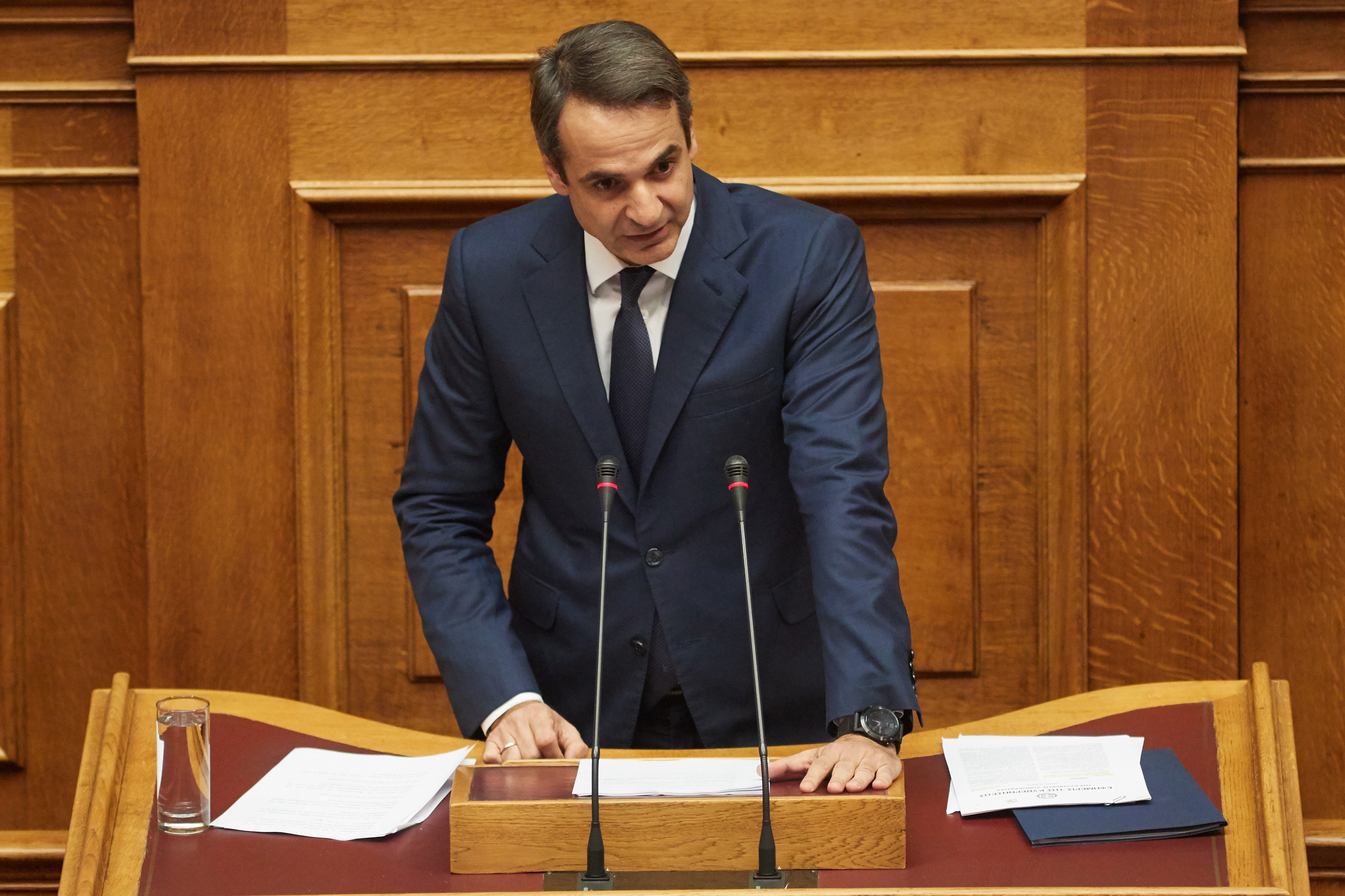 Tsipras, Mitsotakis clash over policy, corruption