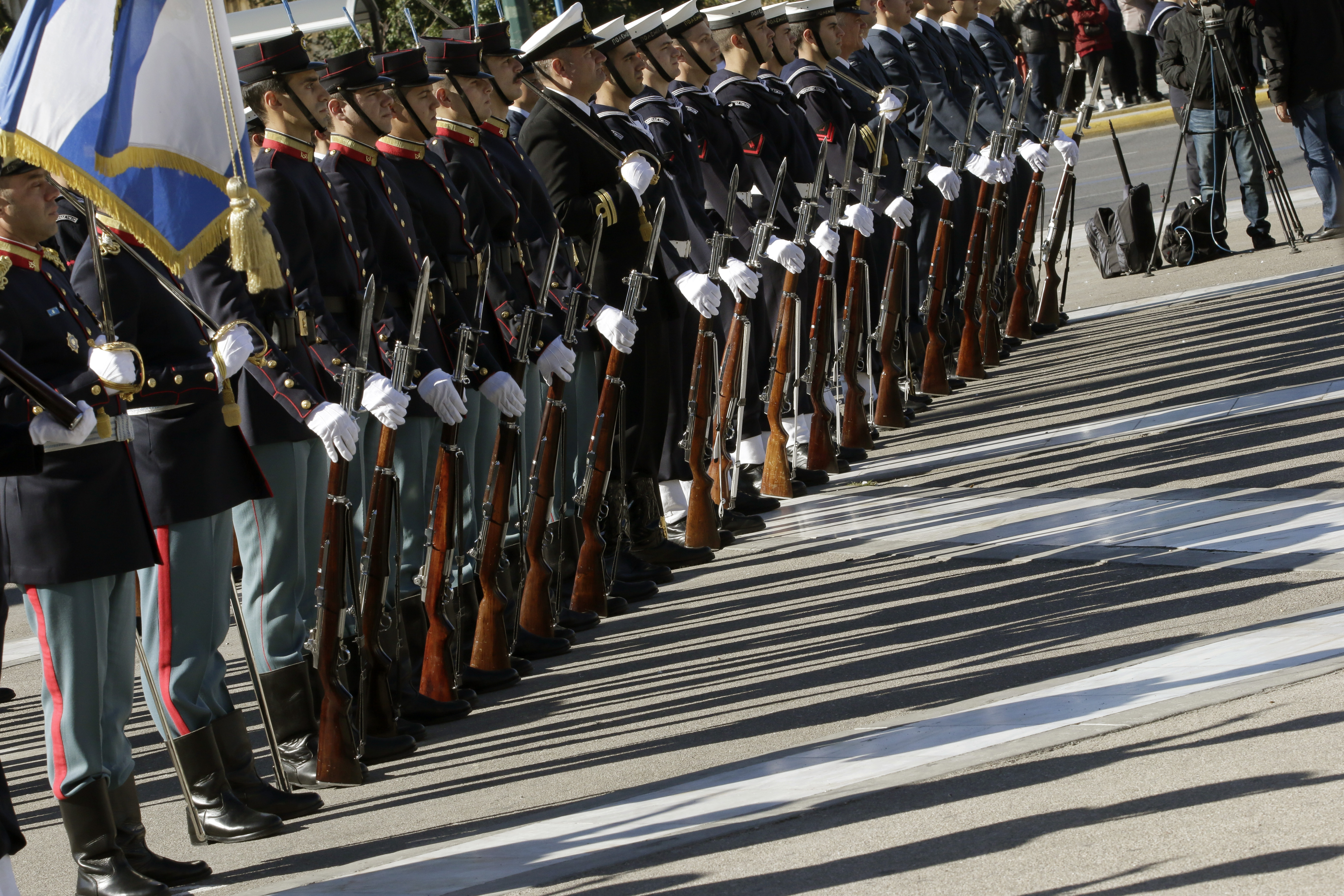Κατατέθηκε τροπολογία για κρατήσεις και εισφορές Ενόπλων Δυνάμεων
