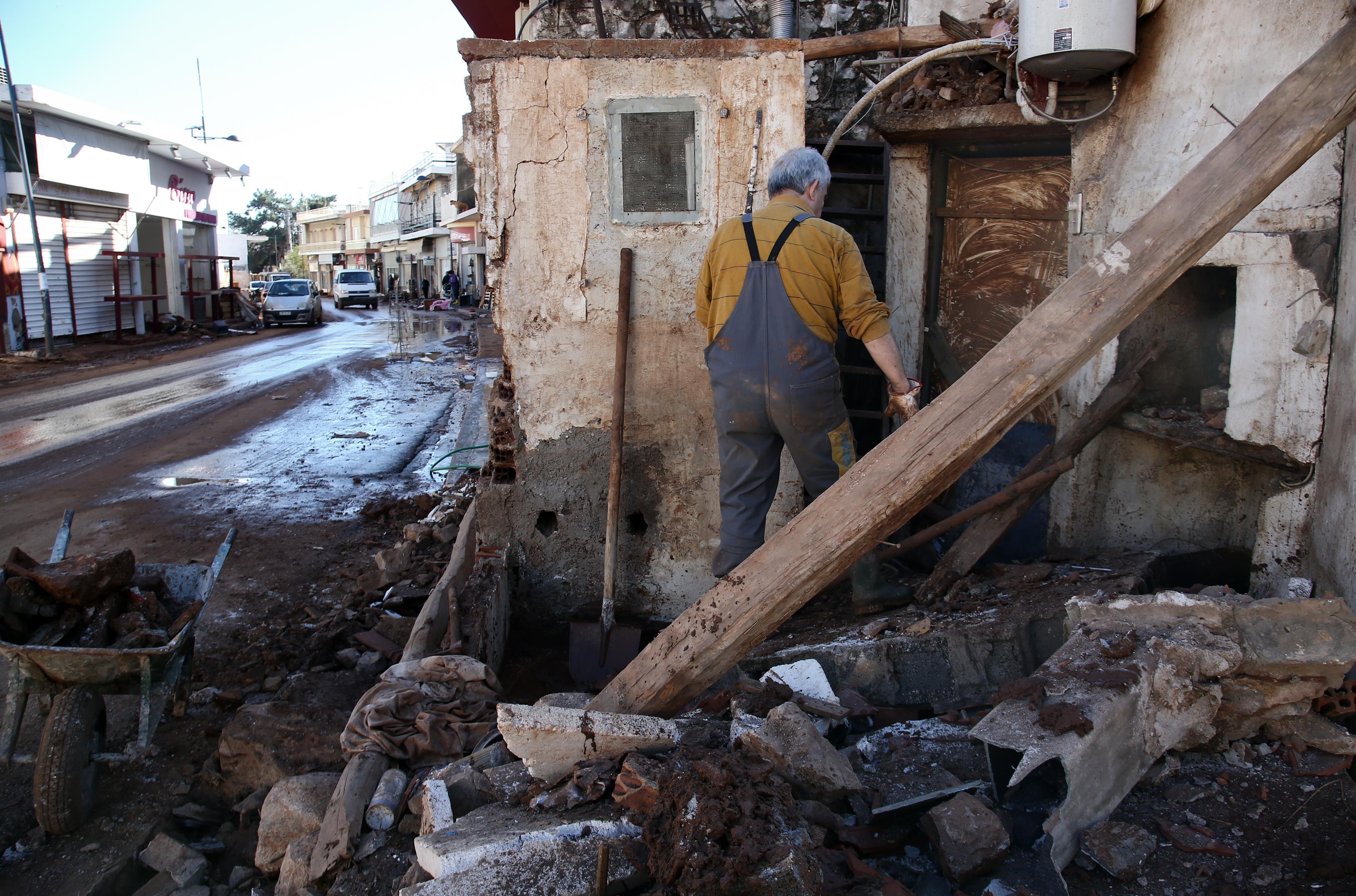 Σε 1.385 ανέρχονται τα κτήρια που επλήγησαν στη Δ.Αττική
