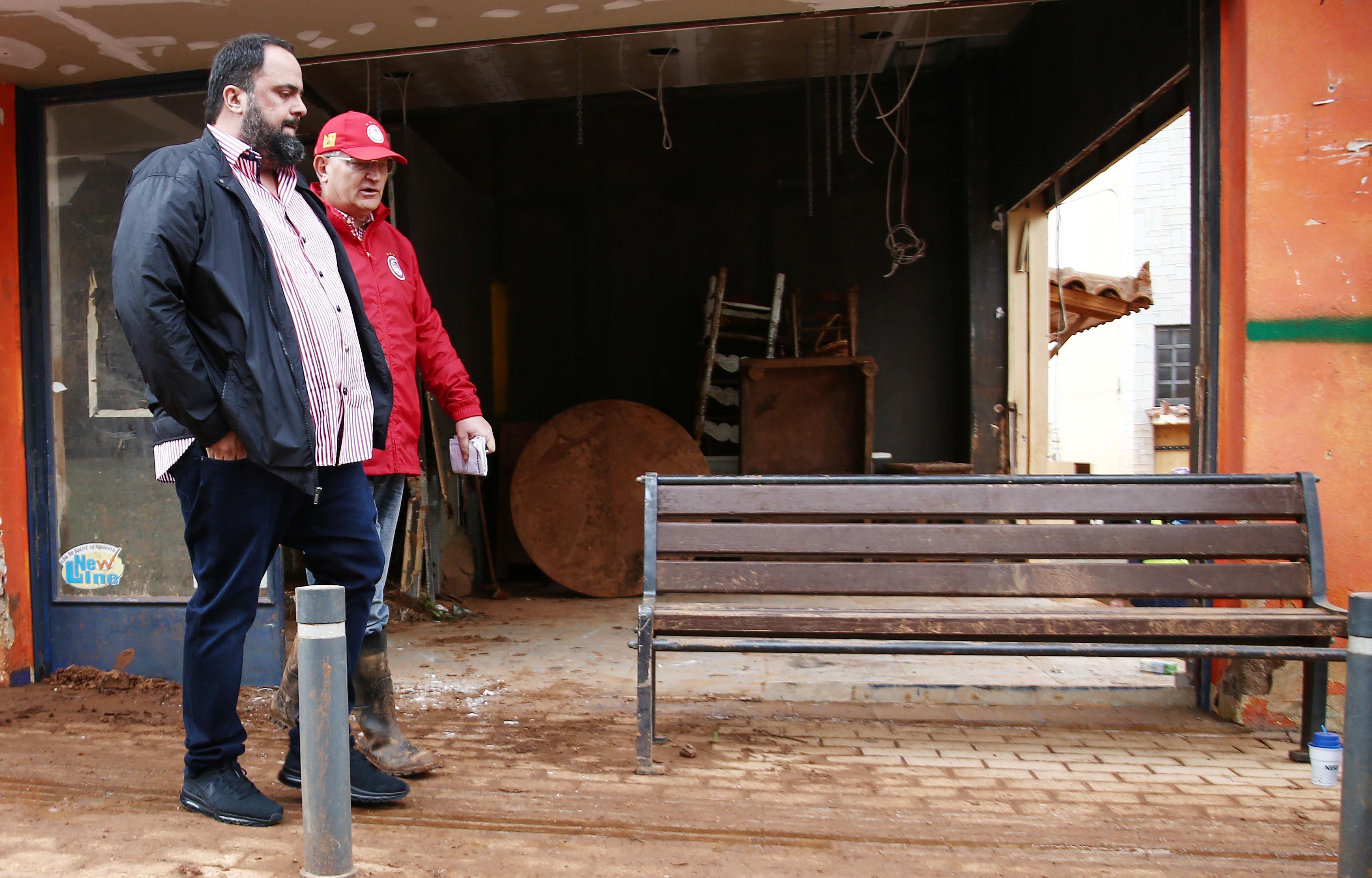 Στη Μάνδρα ο Βαγγέλης Μαρινάκης