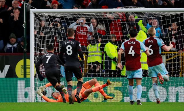 Ο Σάντες έσωσε την Άρσεναλ στο 92′, «τρένο» η Σίτι