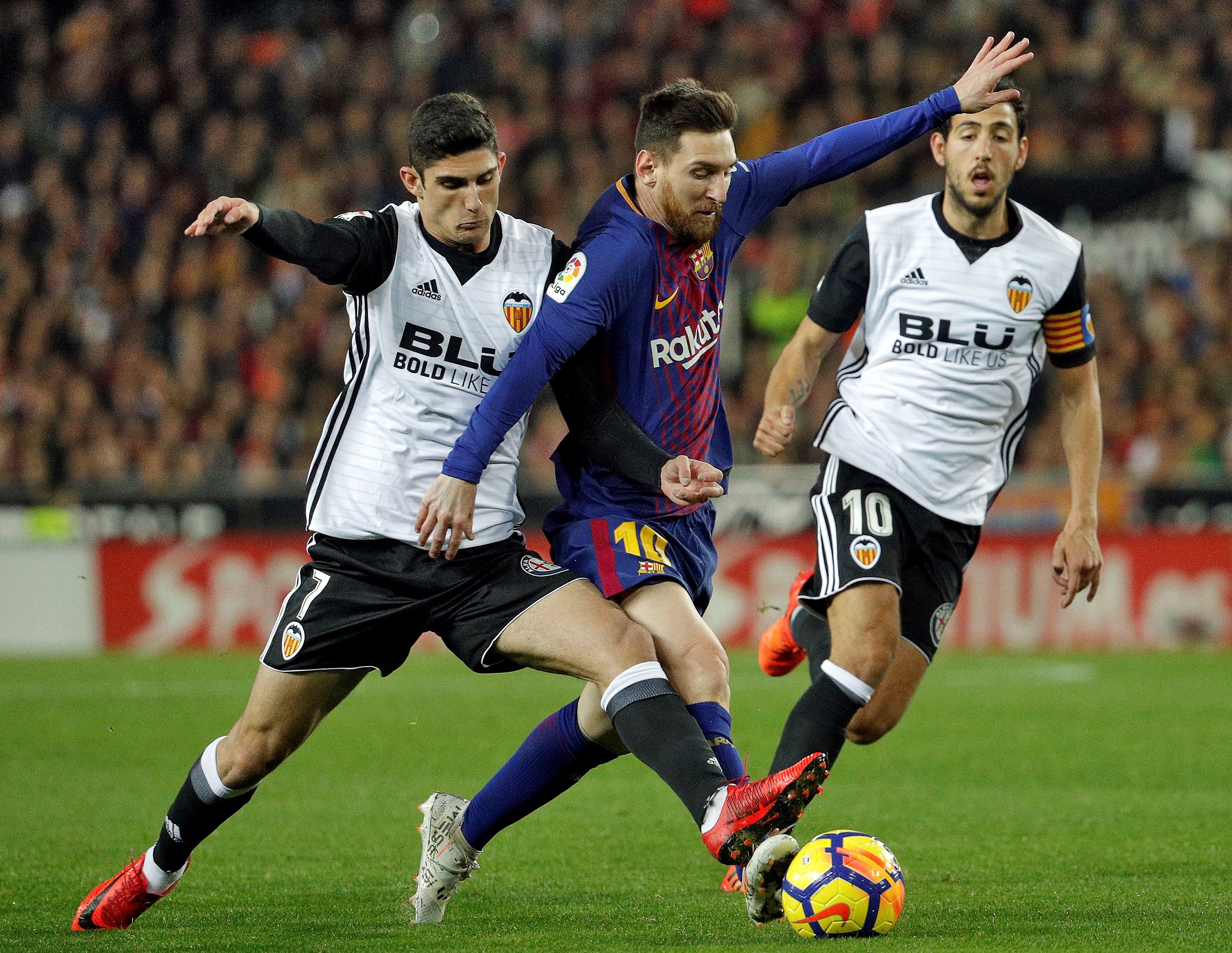 Ολική ανατροπή η Σεβίλη, «όρθια» στη Βαλένθια η Μπαρτσελόνα