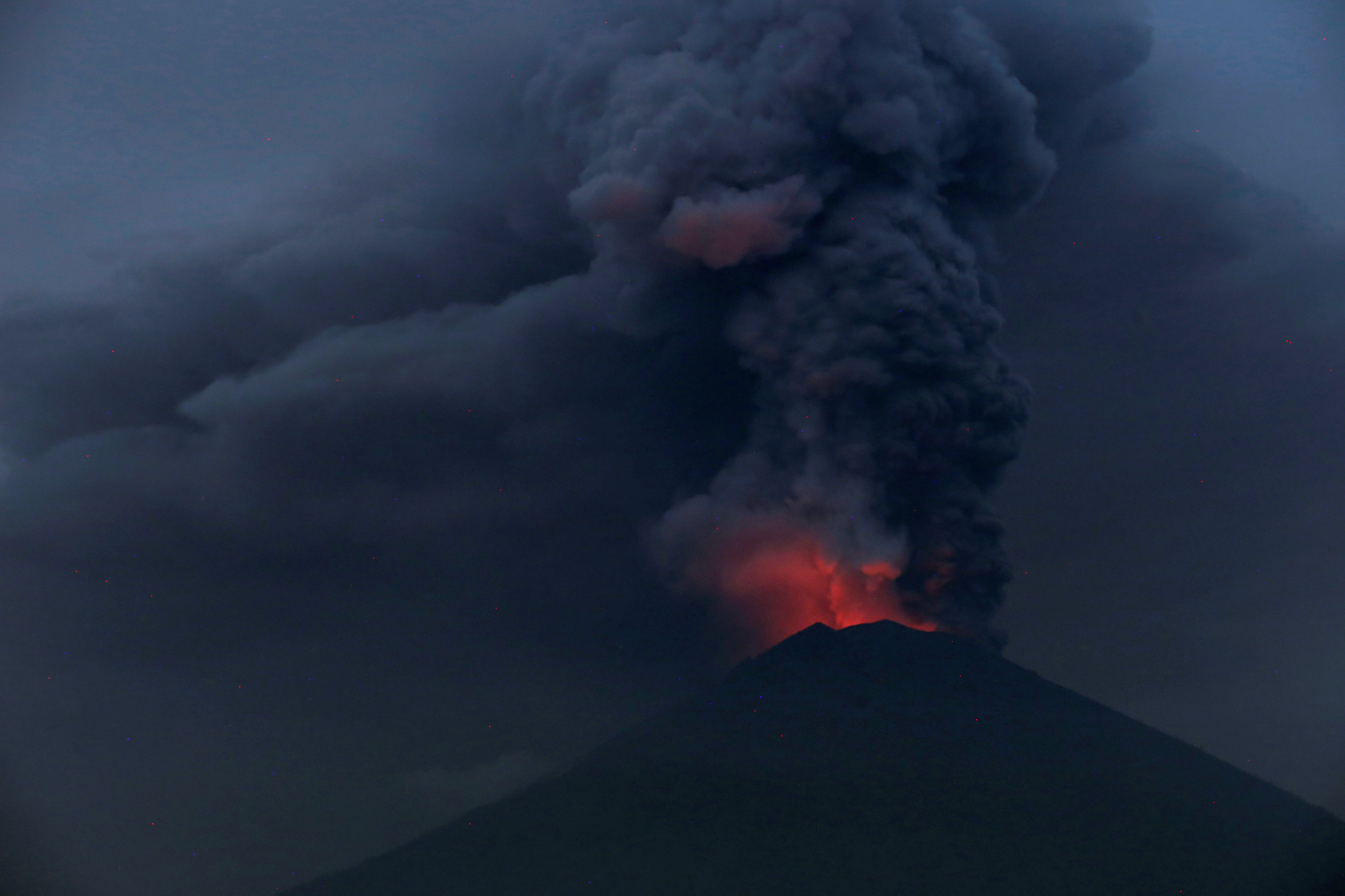 Μπαλί: Ακυρώθηκαν πάνω από 440 πτήσεις λόγω του ηφαιστείου