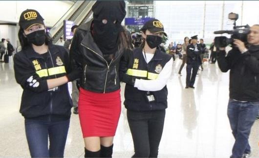 Συνεχίζεται το θρίλερ με το μοντέλο που μετέφερε ναρκωτικά