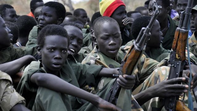 Παιδιά - στρατιώτες συνεχίζουν να πολεμούν στο Σουδάν