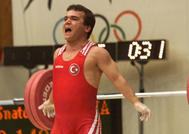 Πέθανε ο θρυλικός αρσιβαρίστας Ναΐμ Σουλεϊμάνογλου