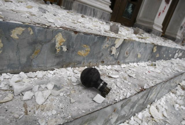 Ουκρανία: Δύο νεκροί από έκρηξη χειροβομβίδας σε δικαστήριο