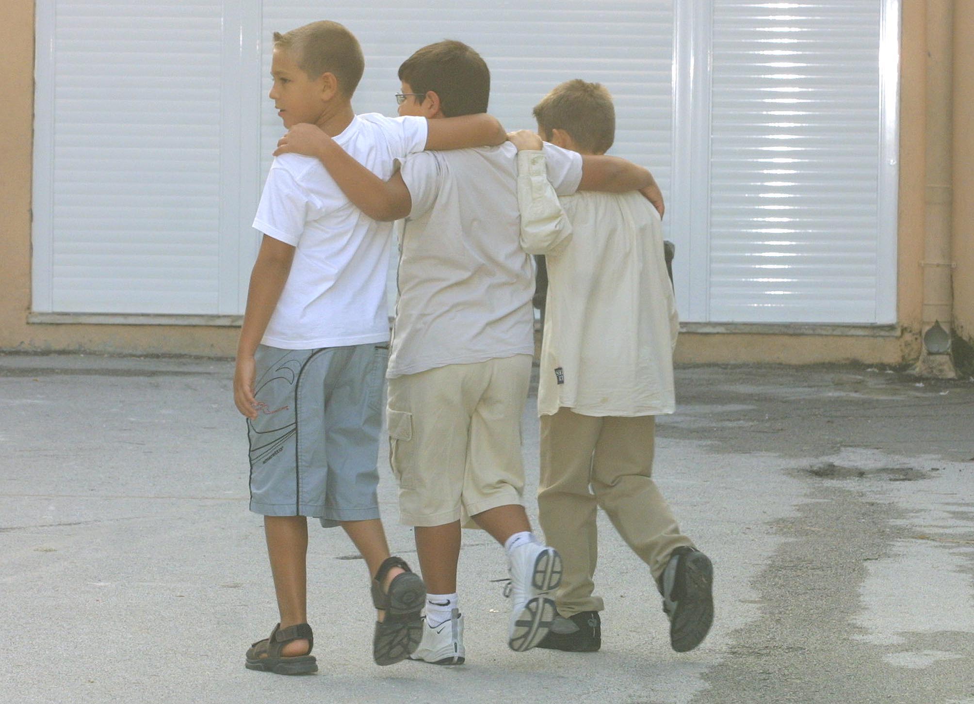 Στο σχολείο θα μένει η τσάντα των μαθητών μία Παρασκευή τον μήνα