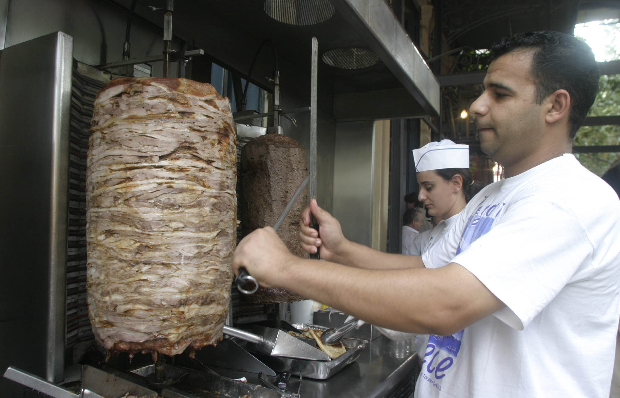 Θέμα απαγόρευσης για γύρο και ντονέρ θέτουν οι Πράσινοι
