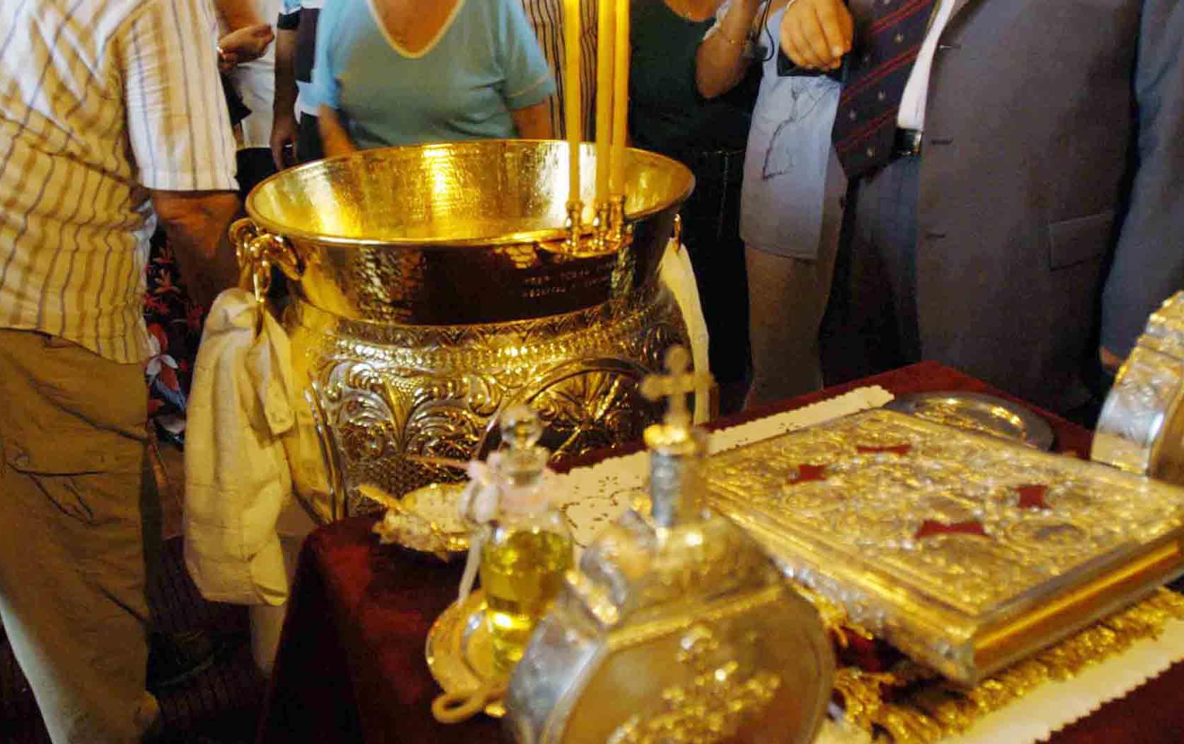 Μητρόπολη Πατρών: Τέλος στα δύο ονόματα και στους ανήλικους νονούς