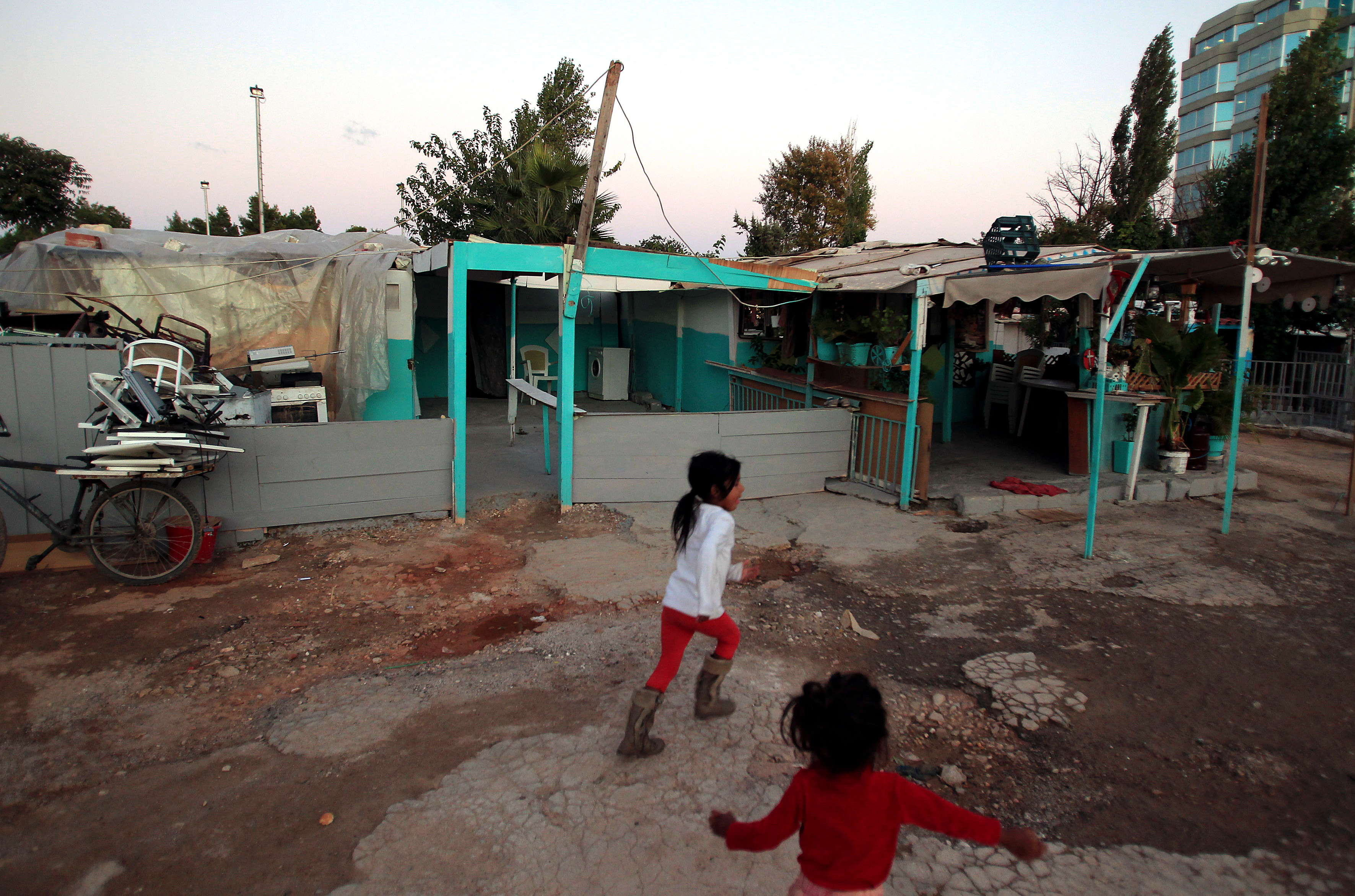 Υγειονομική παρέμβαση σε καταυλισμό Ρομά στην Πάτρα