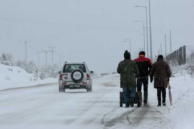Αγριεύει ο καιρός: Ξεκίνησαν τα χιόνια στη Βόρεια Ελλάδα