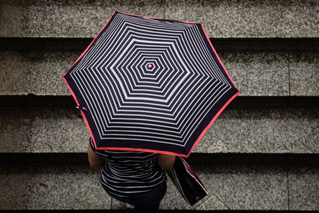 Συννεφιασμένος ο καιρός: Βροχές και αφρικανική σκόνη