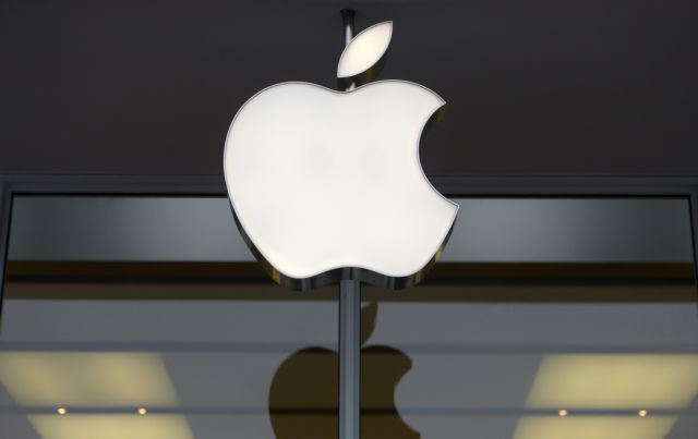 Η Apple σε κρίση: Αγωγές, δυσφήμιση και πεσμένες πωλήσεις