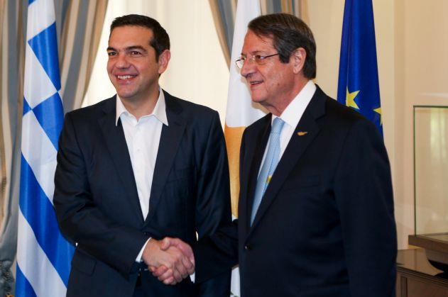 Προς τριμερή Τσίπρα – Αναστασιάδη – Χαρίρι