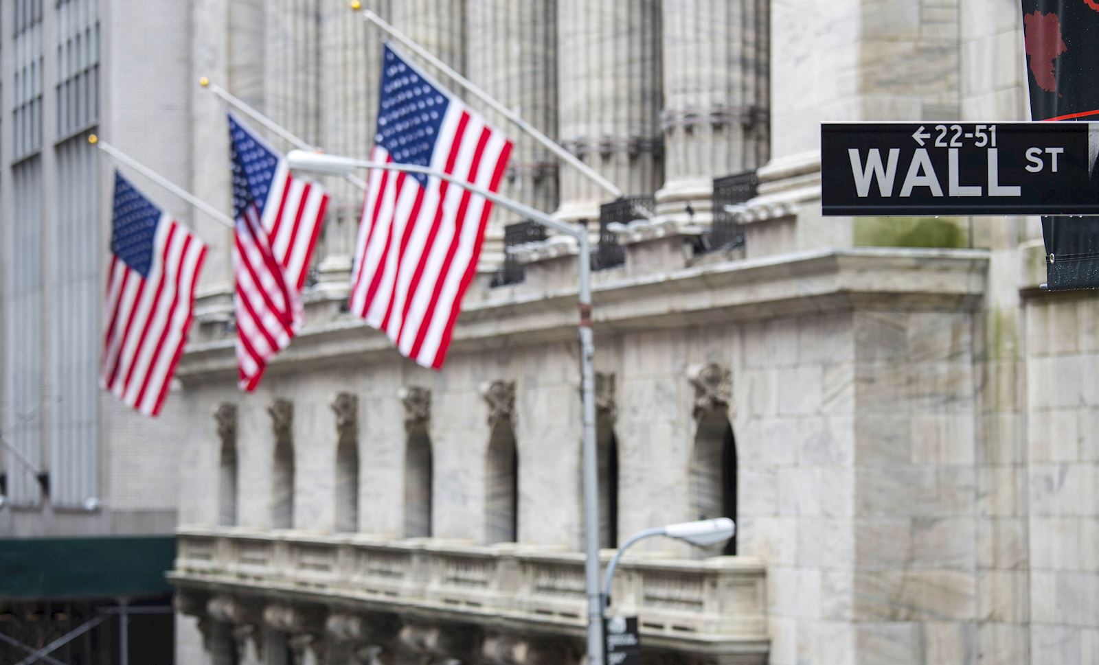 Πτώση κατέγραψε η Wall Street μετά την ομολογία ενοχής του Μάικλ Φλιν
