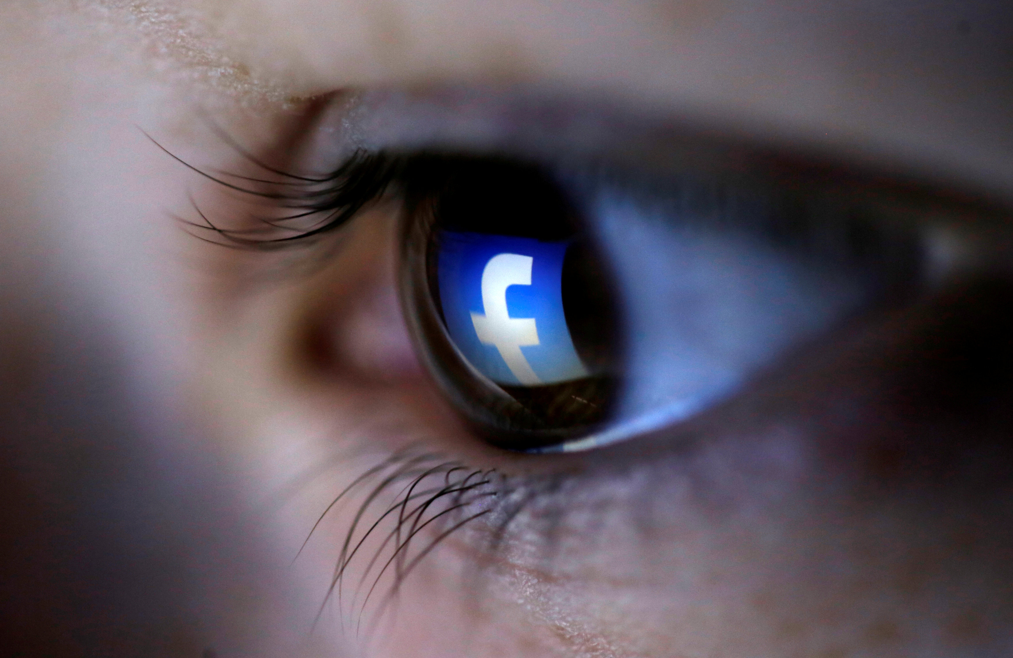 Γαλλία: Με τη συγκατάθεση γονέων οι ανήλικοι στο Facebook