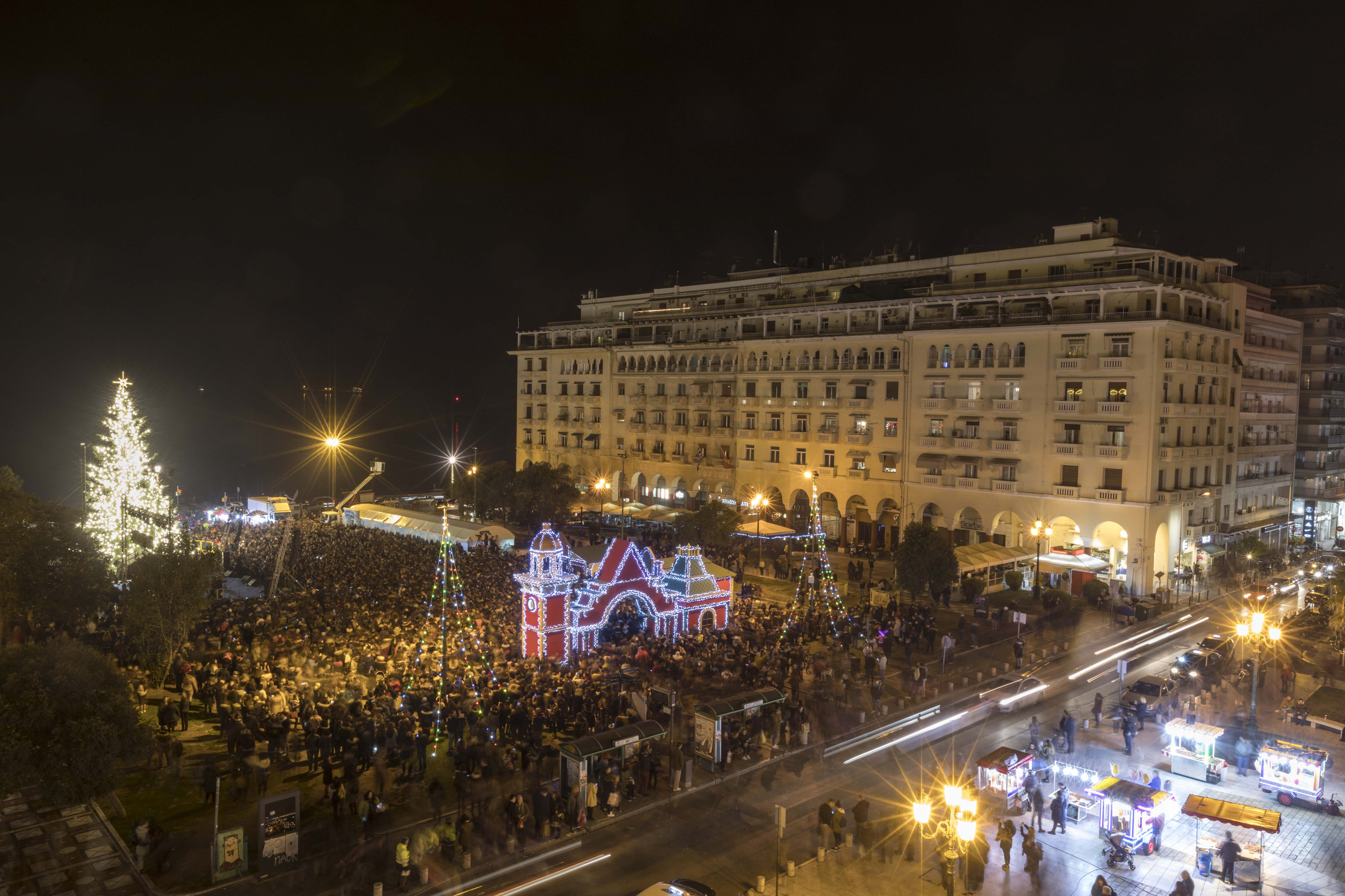 Σε ρυθμό Χριστουγέννων το… μετρό Θεσσαλονίκης [Εικόνα]
