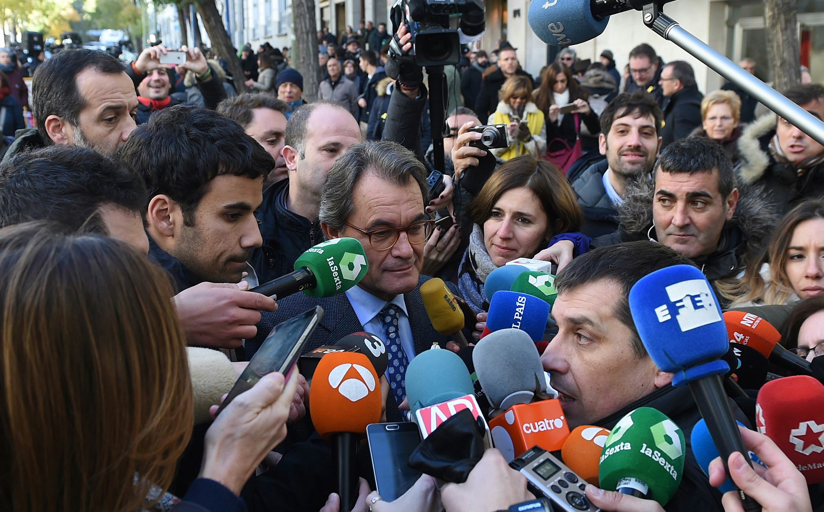 Την Δευτέρα η απόφαση για τους προφυλακισμένους καταλανούς υπουργούς