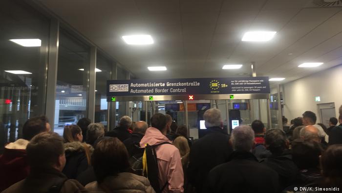 Εκατοντάδες νέες περιπτώσεις χωρίς νόμιμα έγγραφα