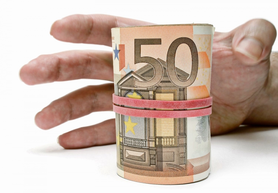 Πότε η εφορία δεν μπορεί να βάλει «χέρι» στις καταθέσεις