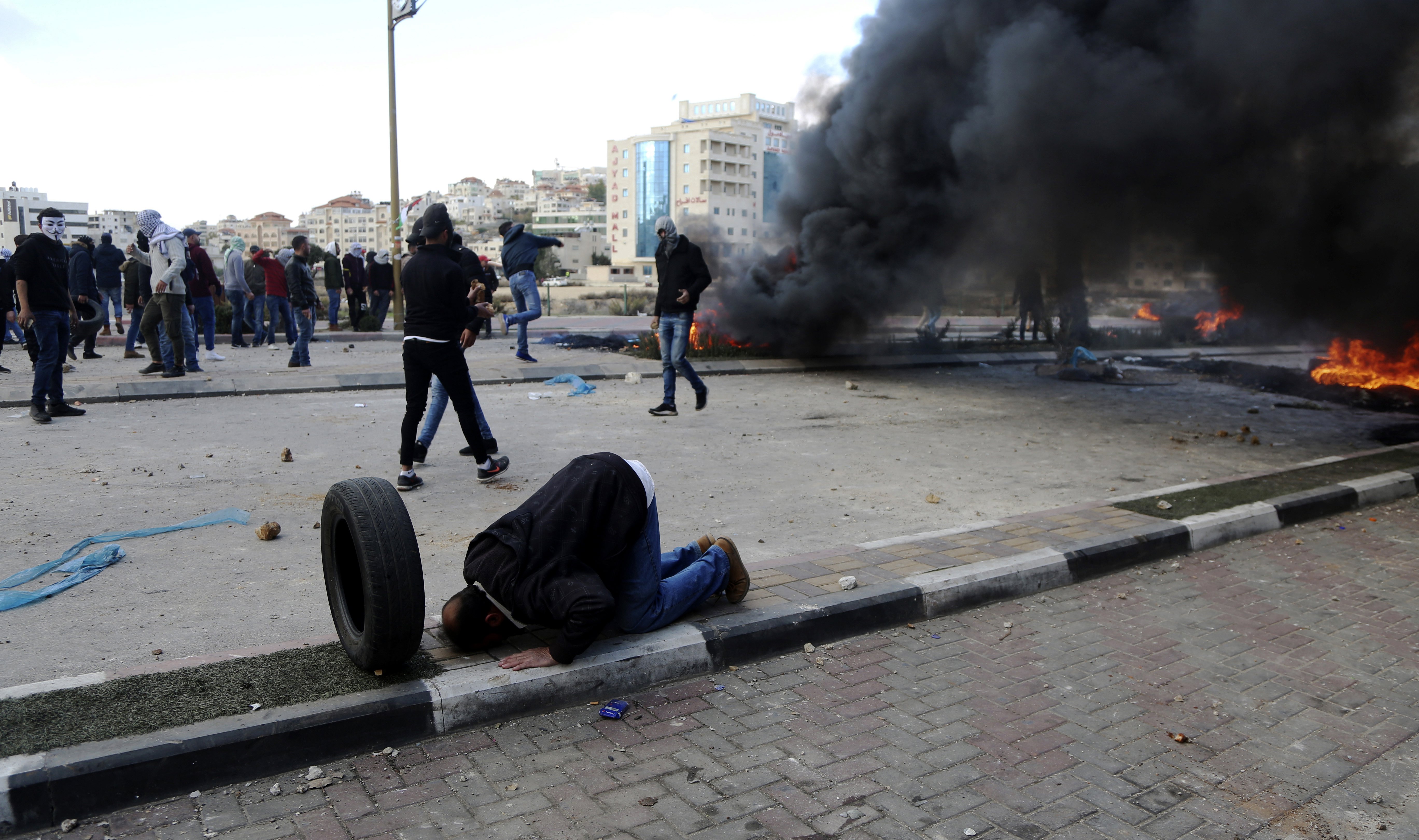Βρετανικά ΜΜΕ: Πράξη διπλωματικού βανδαλισμού η απόφαση Τραμπ