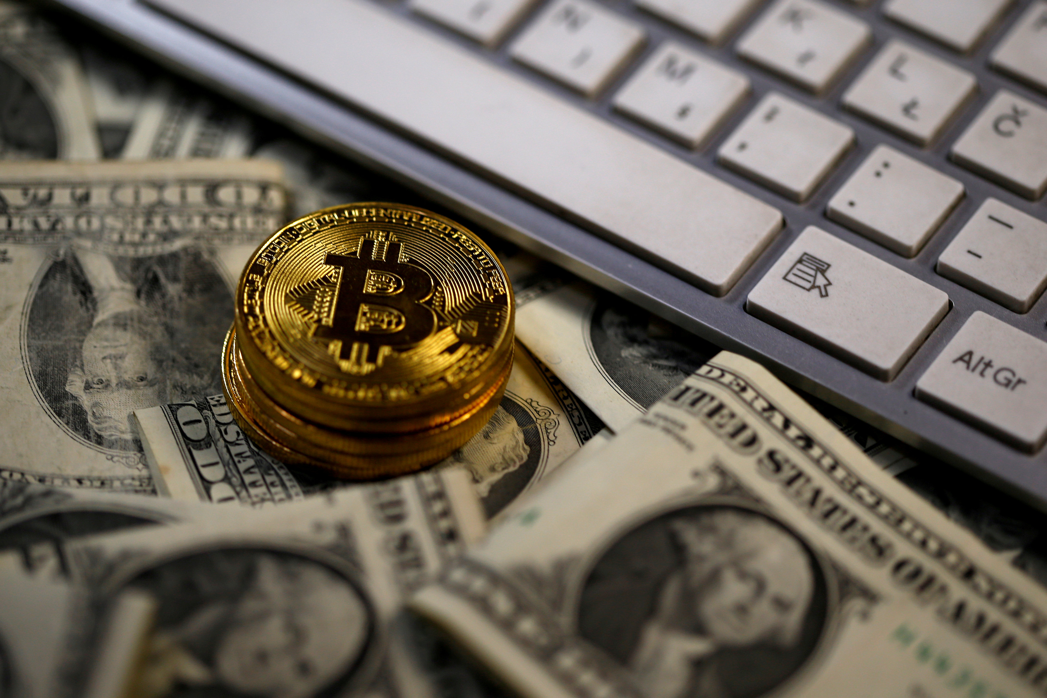 Ξεπέρασε τα 16.000 δολάρια το bitcoin