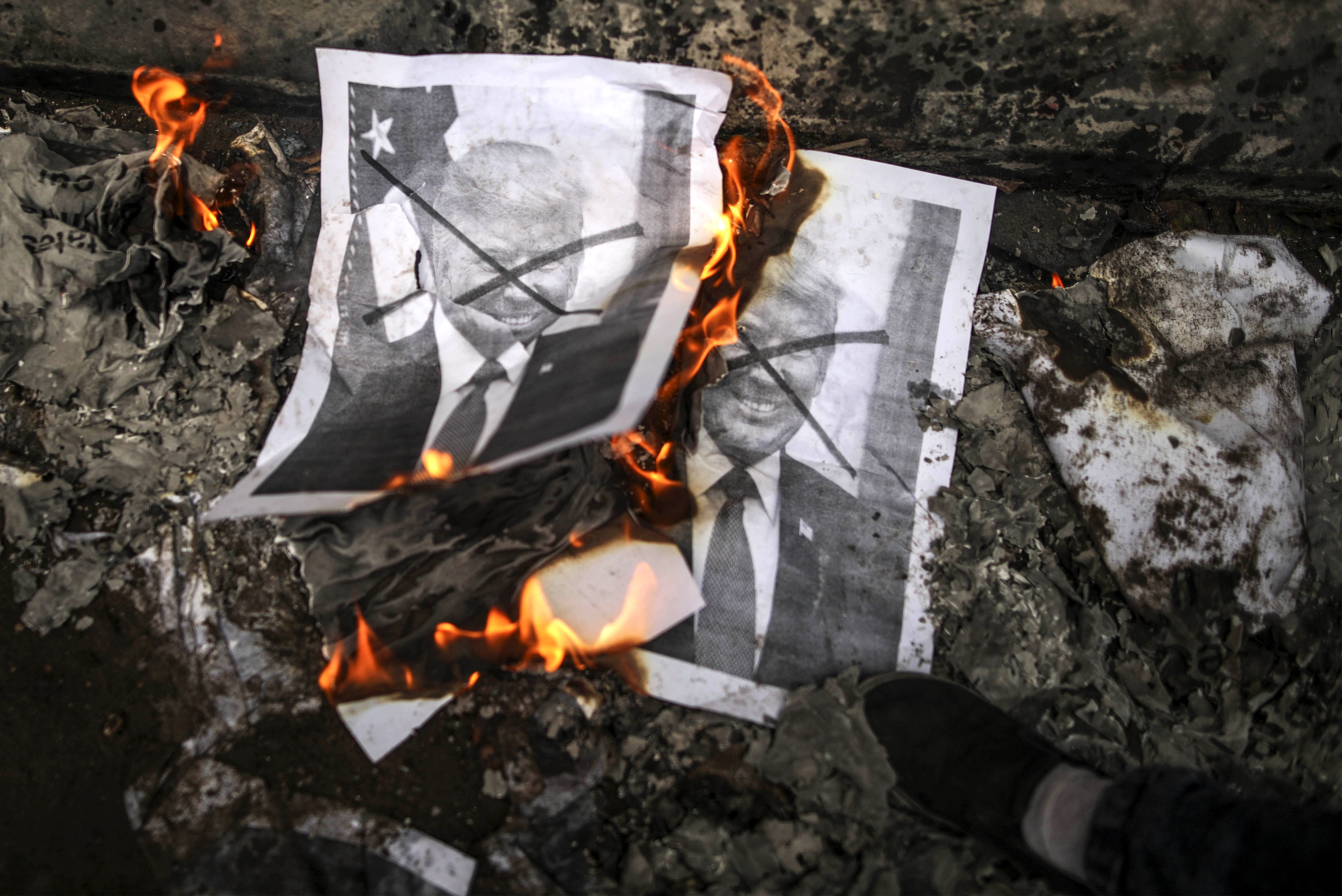 Φατάχ: Ανεπιθύμητος στα παλαιστινιακά εδάφη ο Μάικ Πενς