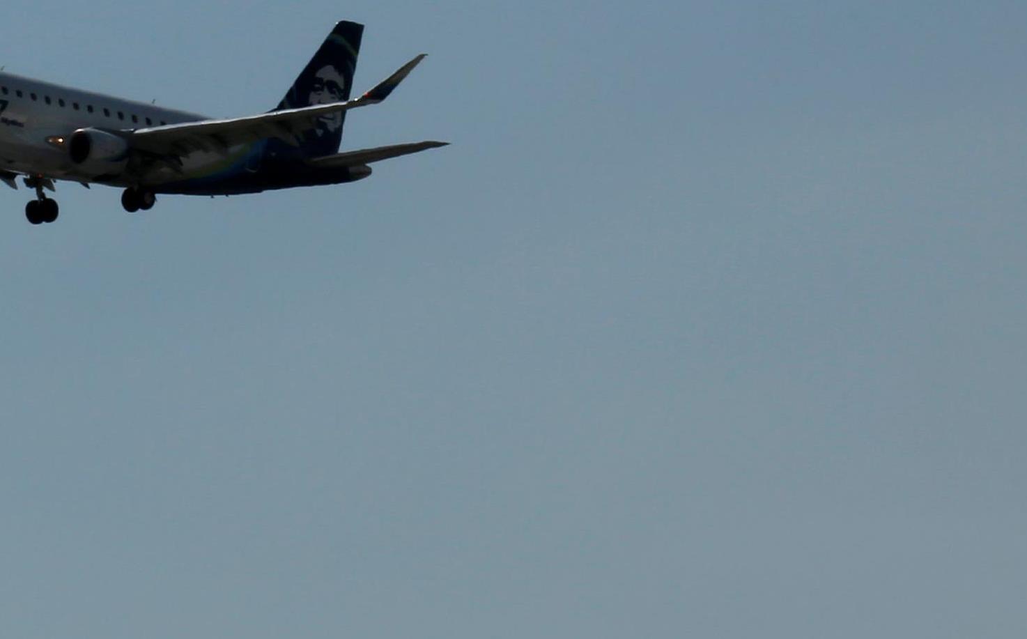 Αναγκαστική προσγείωση για ένα ποτήρι σαμπάνιας