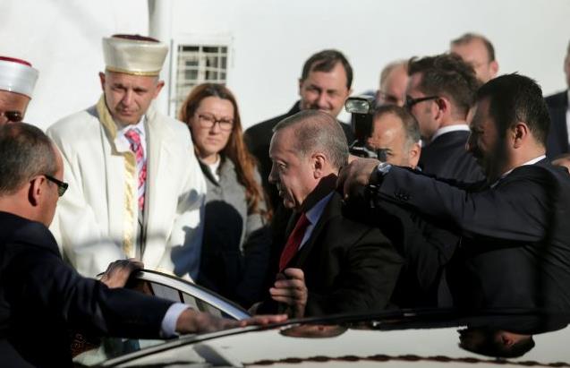 «Ηγέτη μας» φώναζαν στον Ερντογάν μέλη της μουσουλμανικής μειονότητας