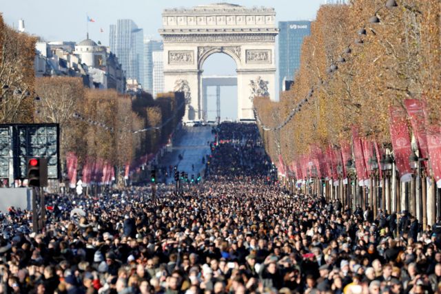 Χιλιάδες Γάλλοι αποχαιρετούν τον Χαλιντέι