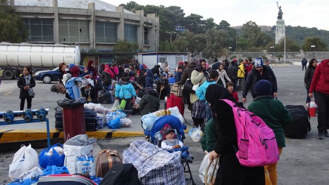 Αναχώρησαν από τη Λέσβο 408 προσφυγές και μετανάστες
